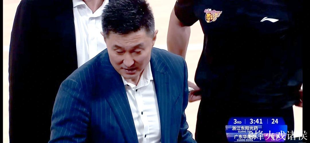 肘击李金效面部!周琦被停赛两场 罚款10万元 肘击李金效面部!周琦被停赛两场 罚款10万元